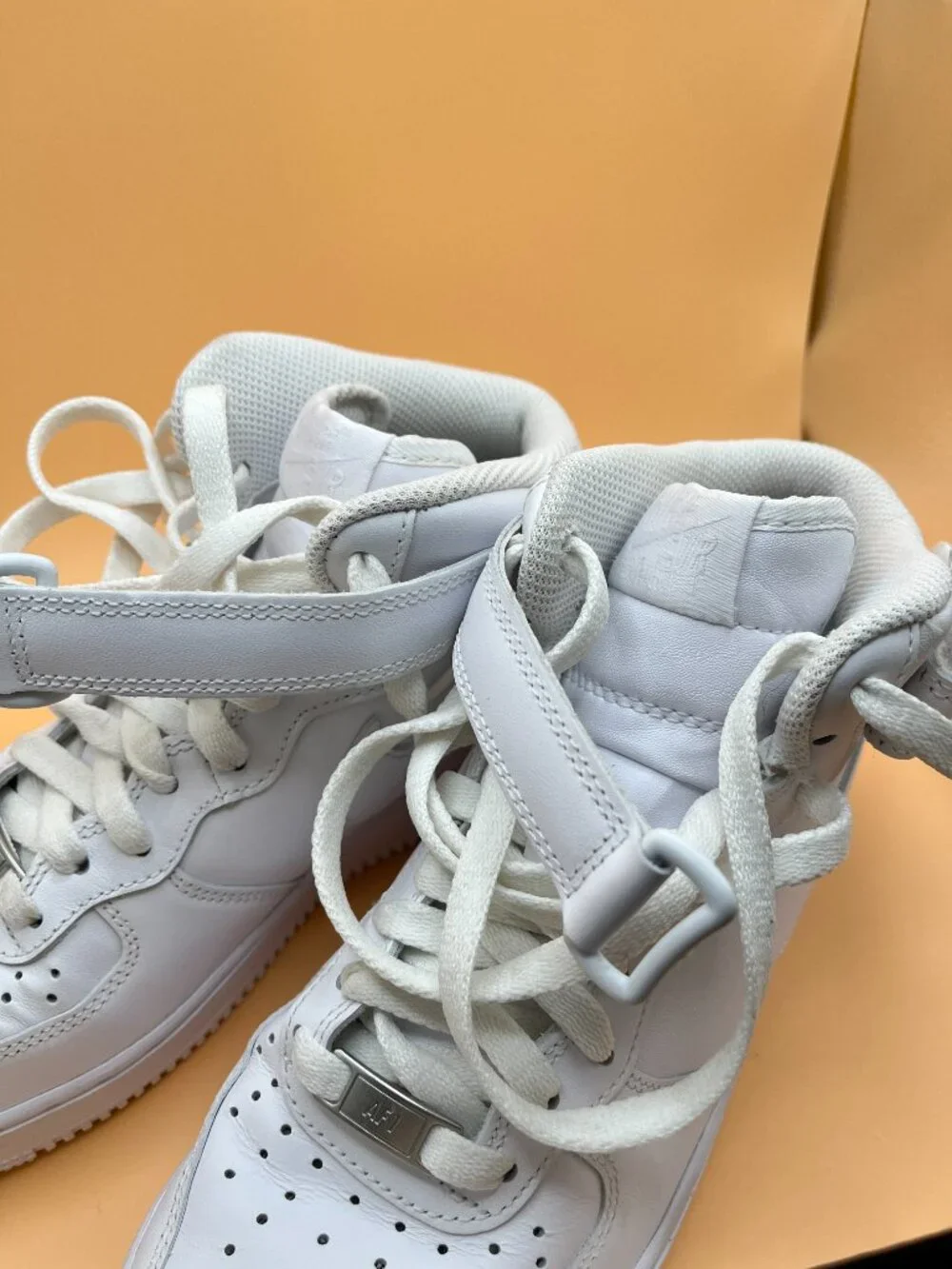 Nike Women's Air Force 1 '07 Mid Top 
